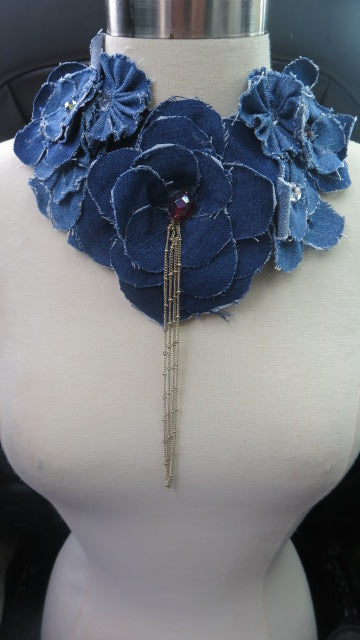 Flower Fringes necklace