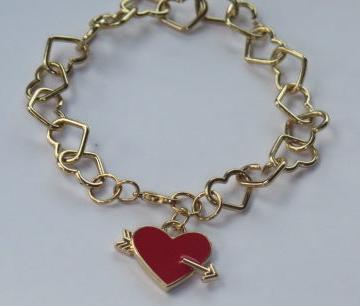 Gld heart bracelet for women