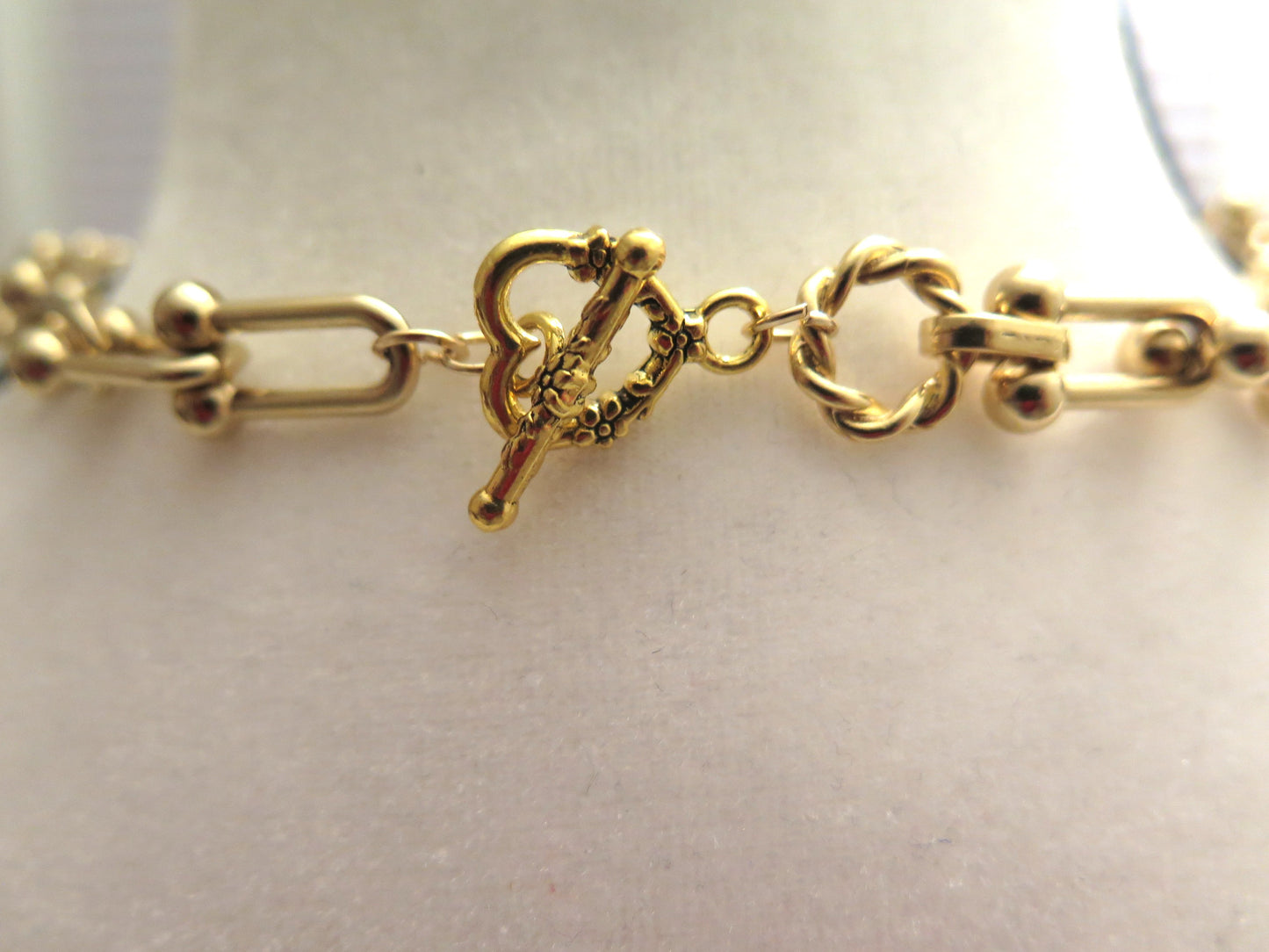 Gold heart sha closure