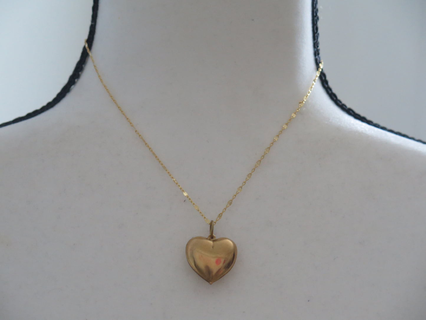Gold Necklace With Heart-Shape Pendant./ Gold Necklace/ Heart-Shape Pendant Necklace
