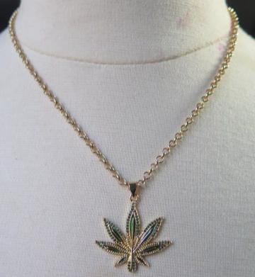 Gold Necklace With Leaf Pendant/ Gold Necklace/ Leaf Pendant Necklace