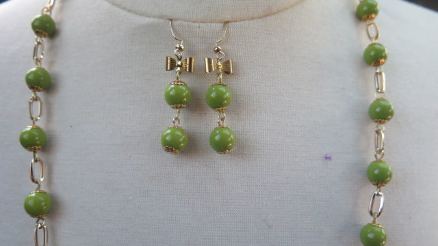 Lemon Green Jewelry Set/ Green Necklace and Earring Set/ Green Jewelry Set/ Lemon Green Necklace and Matching Earring Set,