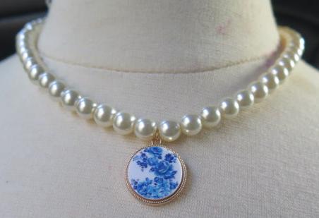 Pearl Chocker Necklace with Blue White vintage pendant