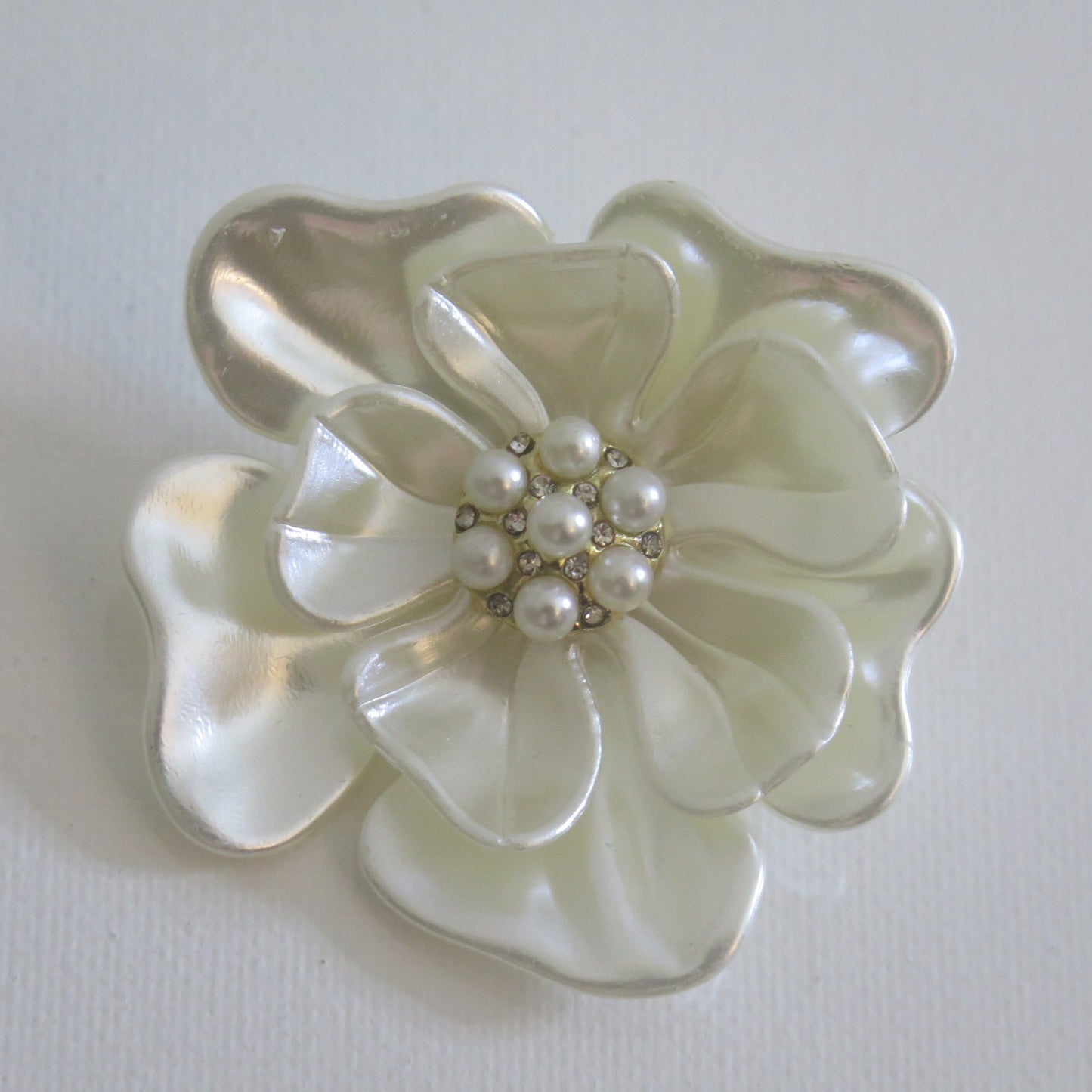Pearl flower brooch