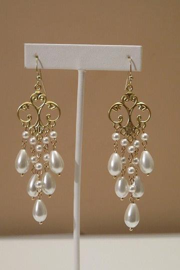 Pearl party earring