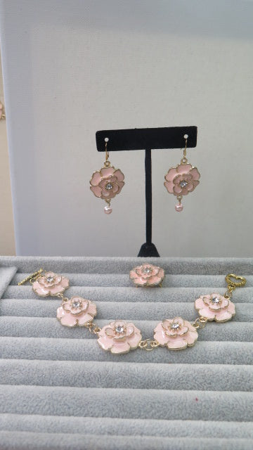 Pink jewelry set: ring, bracelet and earring