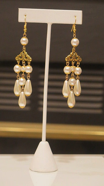 chandelier pearl earring