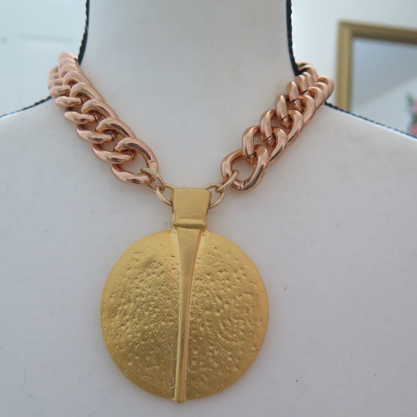 Large chain necklace