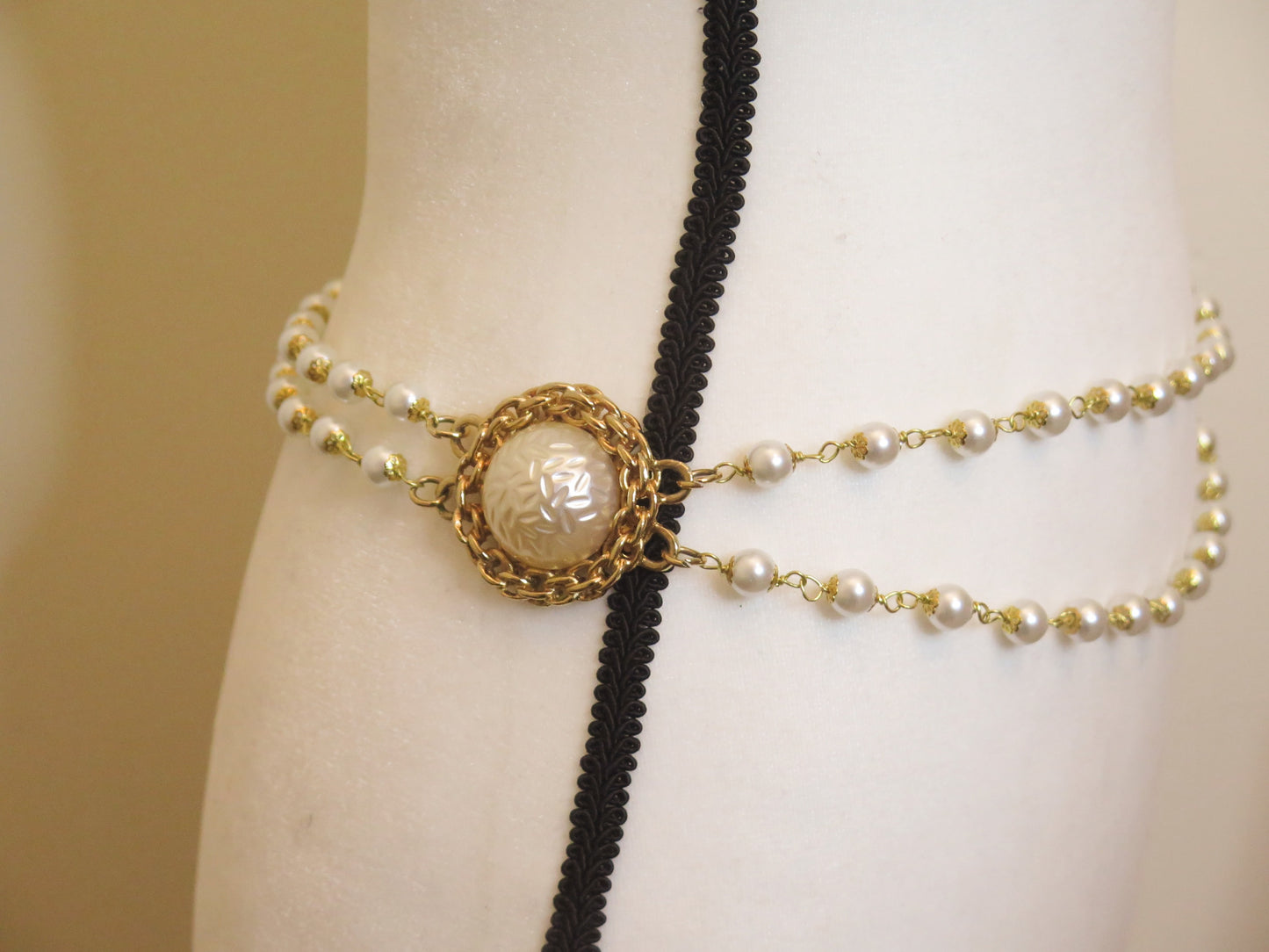 side of double Pearl wired belt