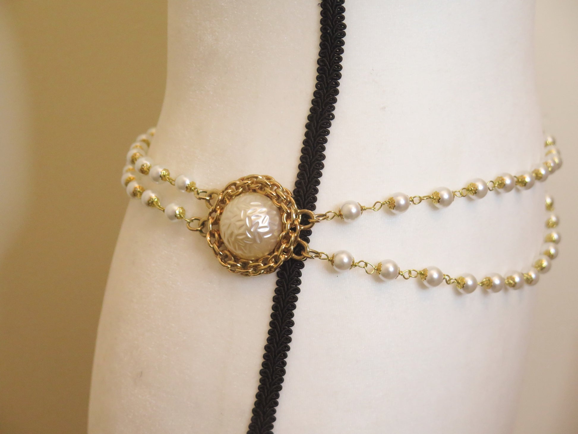 side of double Pearl wired belt