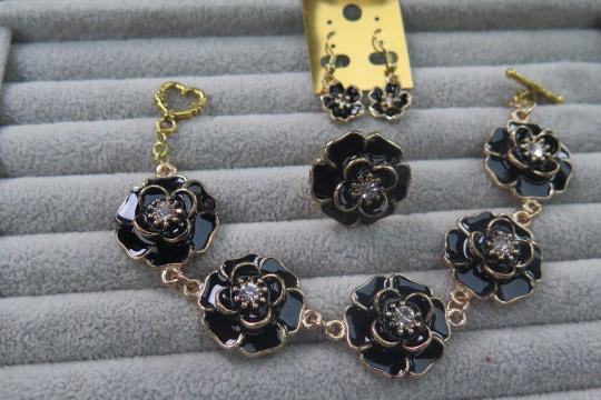 flower Black bracelet earrings and ring