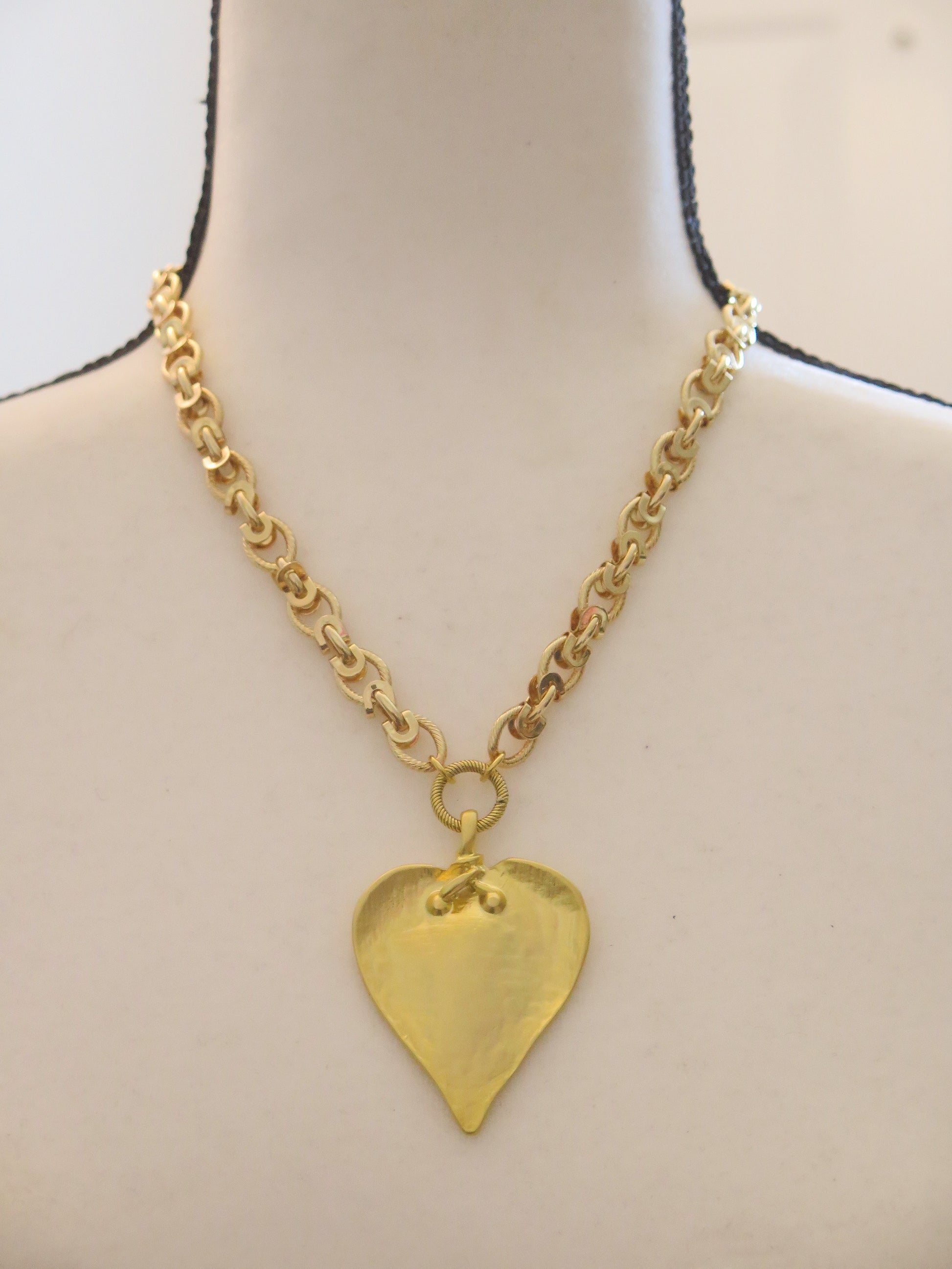 Gold Necklace with Leaf Pendant