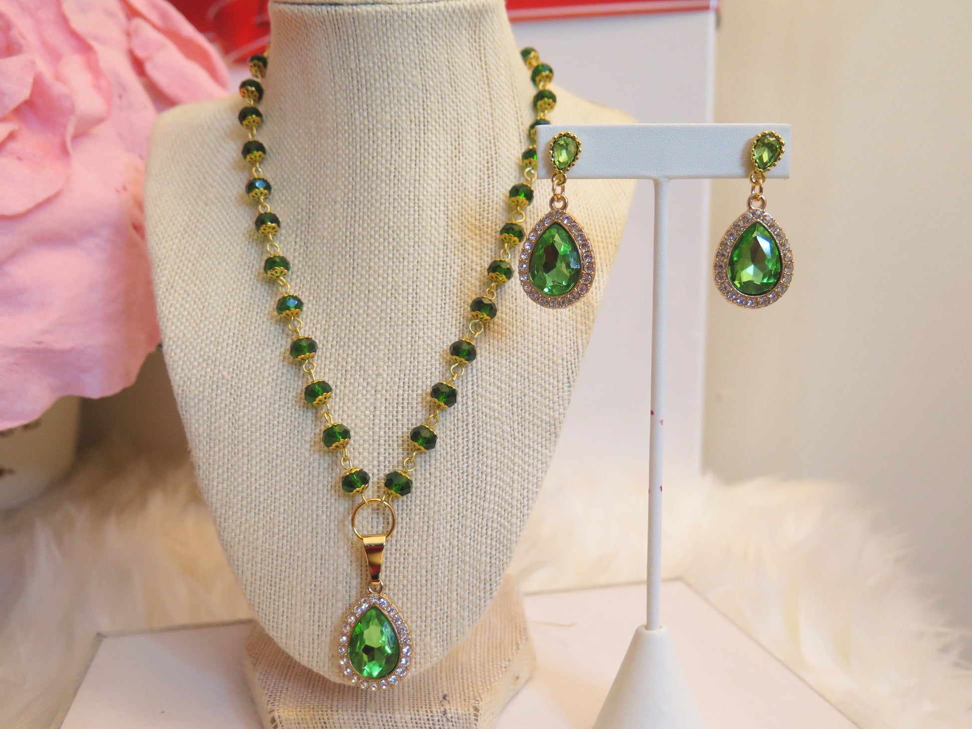 green jewelry set for special event