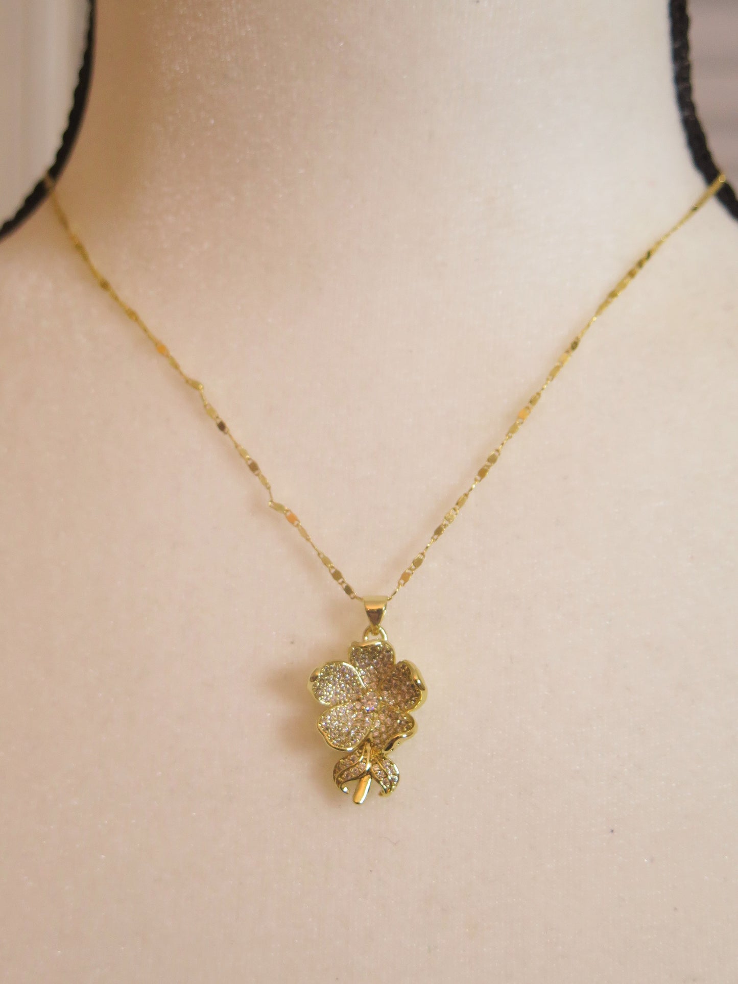 Gold Necklace With Flower Pendant/ Sparkling Flower Pendant Necklace/ Gold Necklace