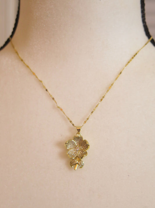 Gold Necklace With Flower Pendant