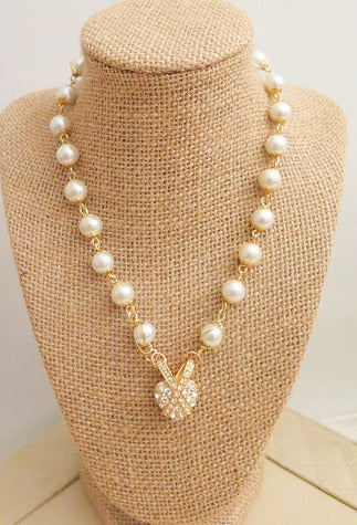 Pearl Necklace/ Pearl Necklace With Sparkling Rhinestone pendant/ Pearl Wired Necklace