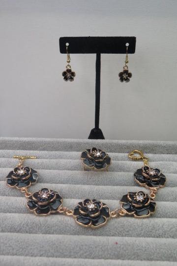 Black Flower Jewelry Set/ Black Flower Jewelry Set: Necklace,Bracelet,Earring and Ring