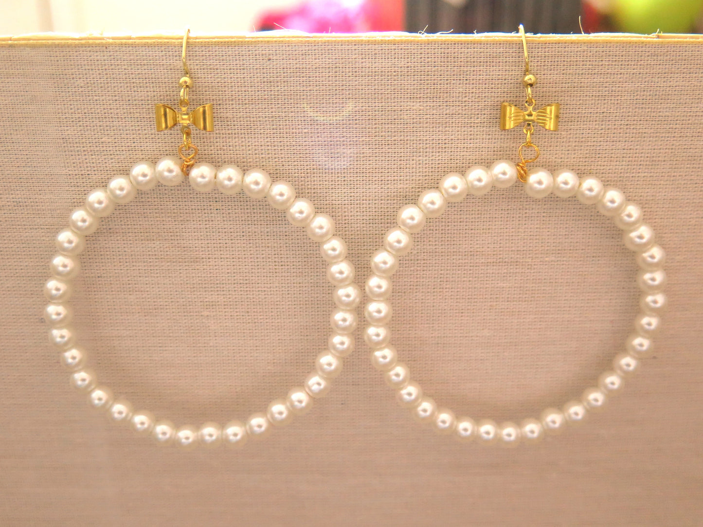 Pearl bow hoop earring