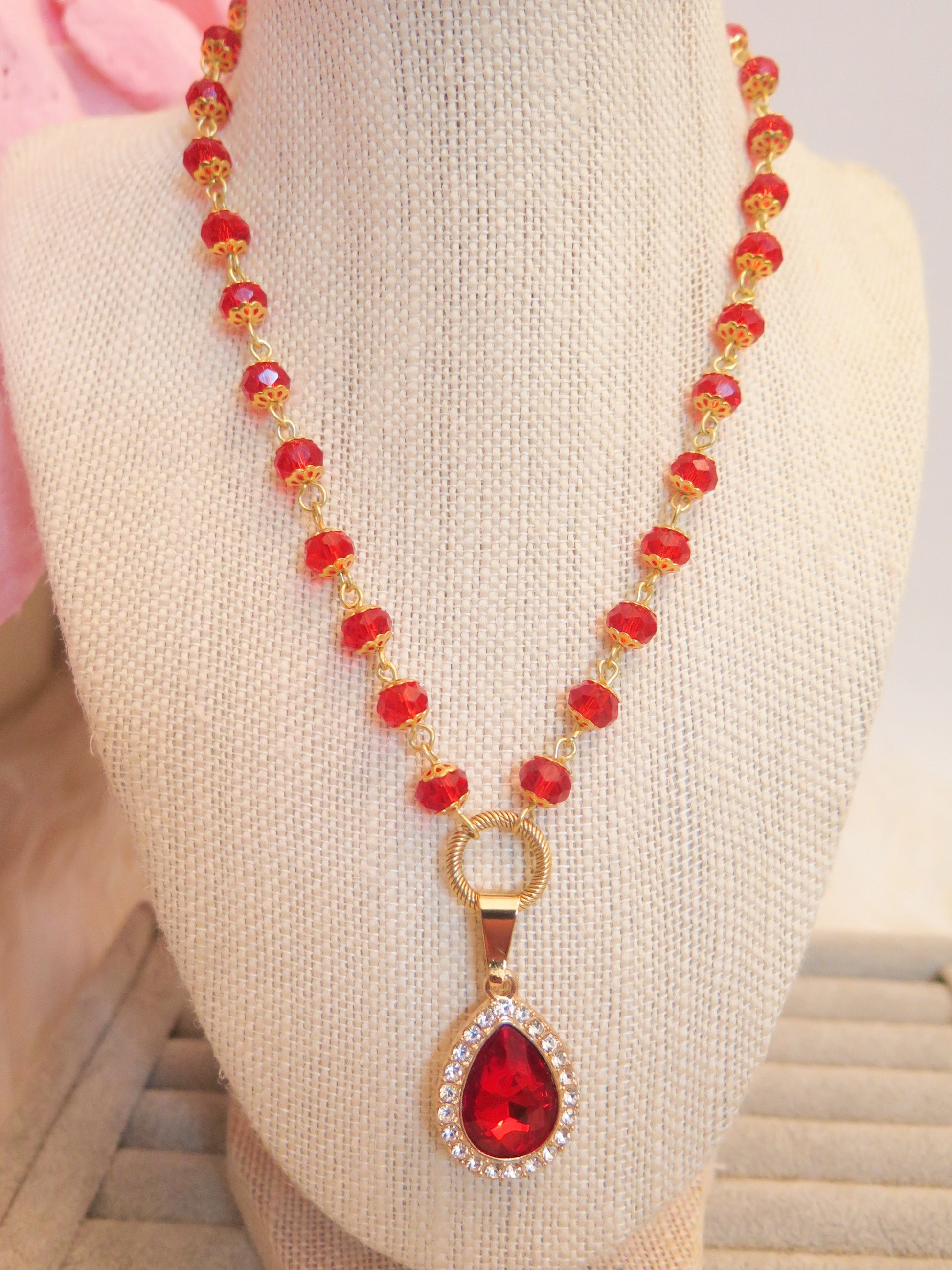 Sparkling red necklace