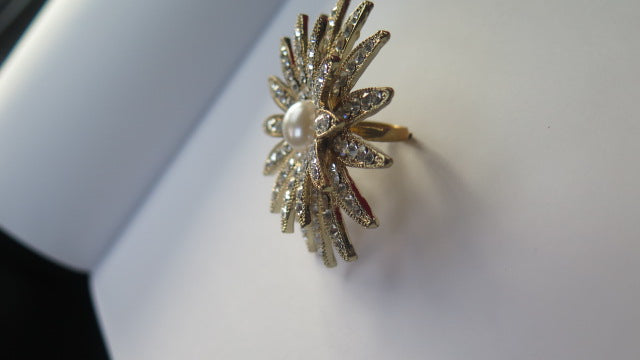 Extra large sparkling rhinestone sunburst ring for women