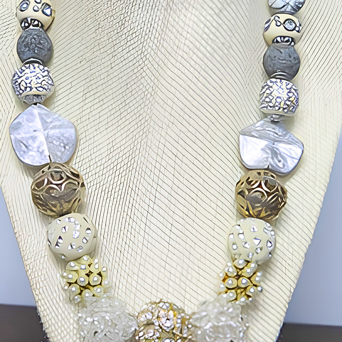 White Necklace/ White Beads Necklace/ Sparkling Beads Necklace