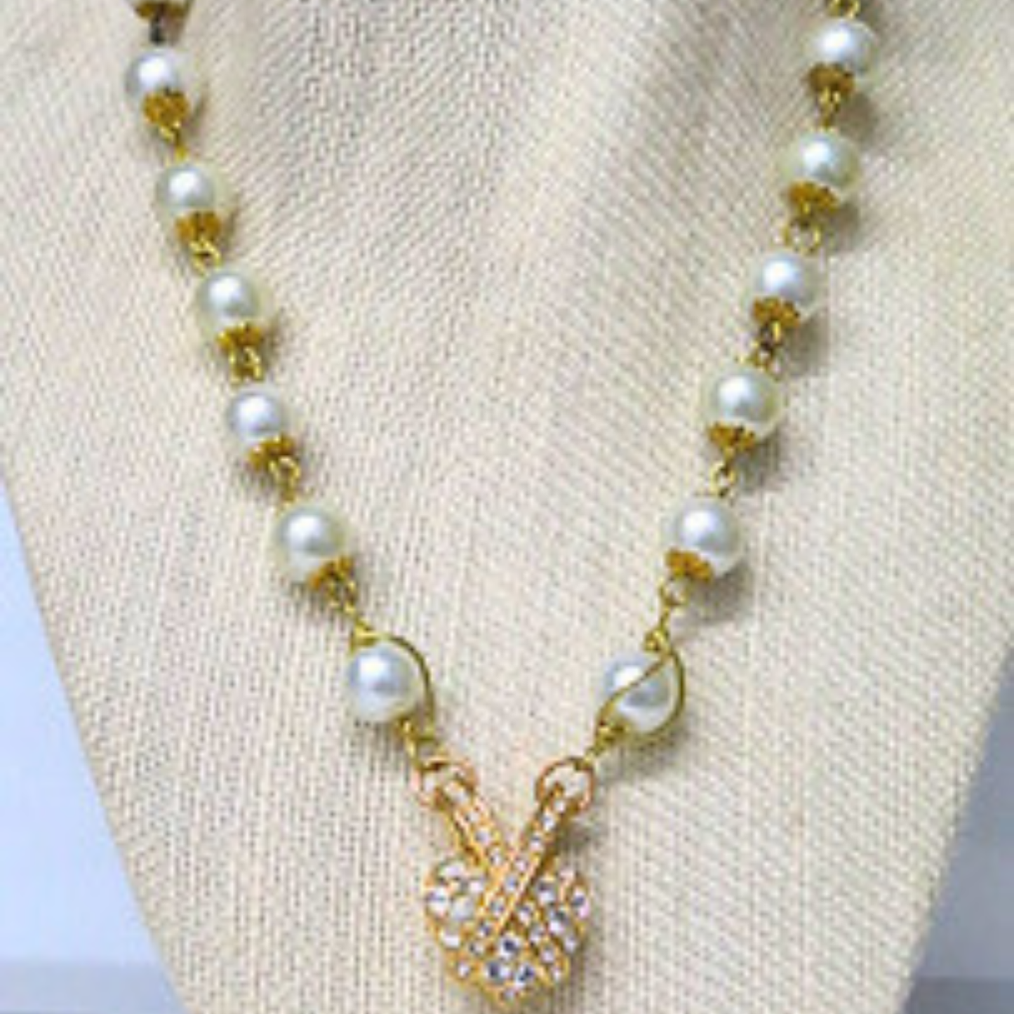 White Pearl Necklace 17" Gold Wire Wrap Rhinestone Heart Pendant