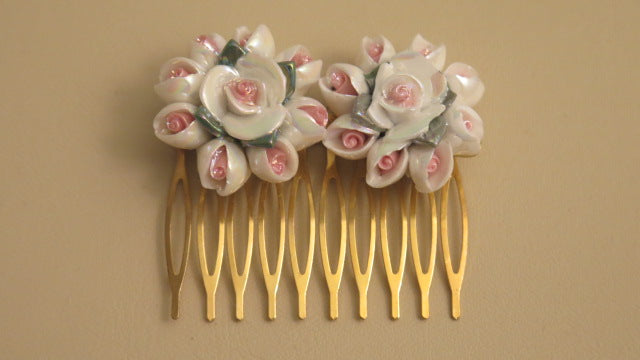  White flower bridal hair comb for brides