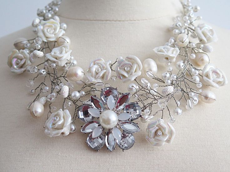 White flower twist bridal necklace for women