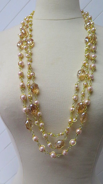 wired Pearl necklace