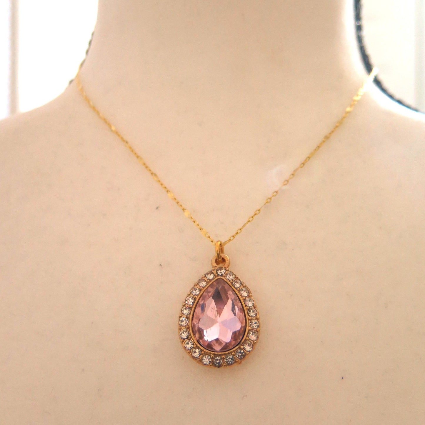 chocker pink necklace with sparkling pink necklace