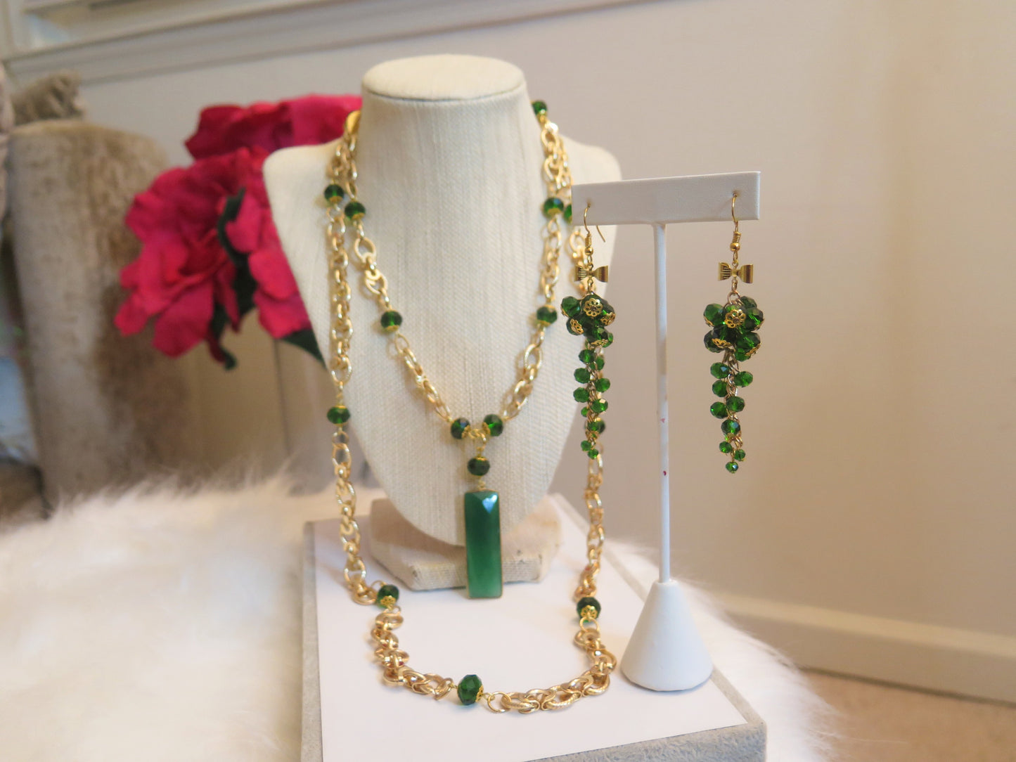 green jewelry set designed for special event