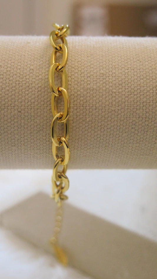 simple Gold bracelet