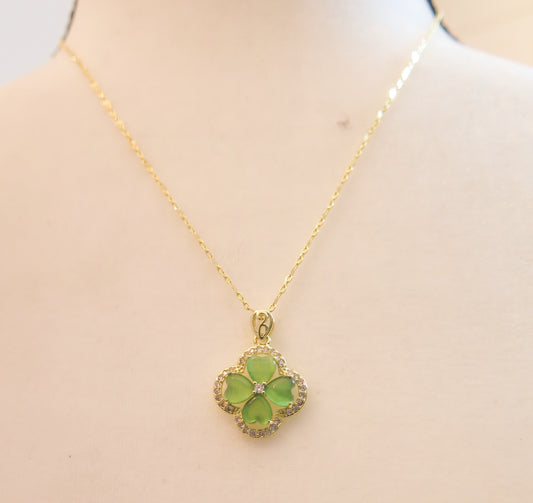 sparkling green flower necklace