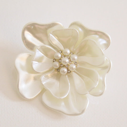 white Pearl flower brooch